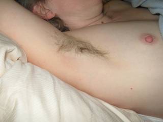 I cannot resist getting turned on seeing a naturally hairy armpit