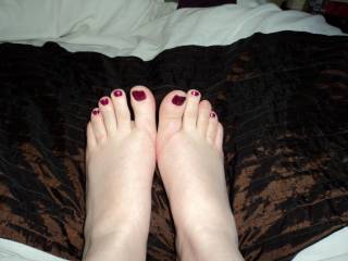 sexy feet, i'd love you to play with my cock until it's rock hard then i can fuck you properly, then maybe cum on your toes!