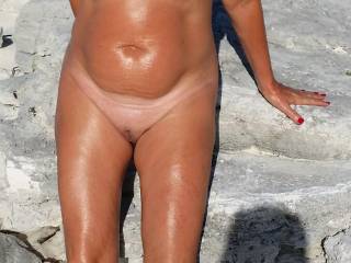 Another full body nude picture on the beach 
Wouldyou be shy to come to me ?