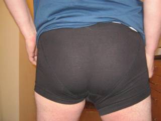 Like the way my shorts accentuate my arse cheeks and crack?