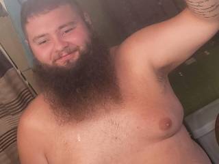Who doesn't love a bearded chubby guy to pick them up and fuck them hard?!