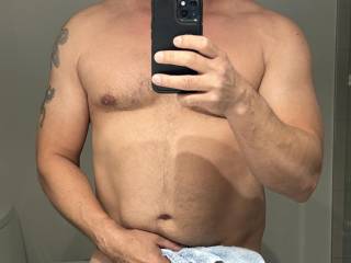 I have a much  older friend, she ask for a pic after she send me one, and I did cause she is 20 years older and I find her so fucking hot! I love much mature women!!!