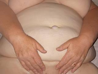 Just another full body pose for you all.....let me know if you think l\'m still sexy for a 59 y.o....do l make cocks hard and pussies wet? Hope so 😉 MrsL x