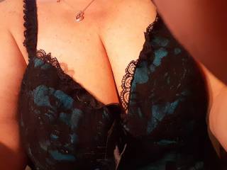 My former FWB, Jill, sent me her cleavage while she was at work