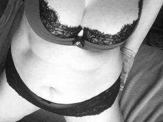 Love black and white 
Looking for genuine ppl to cam