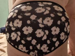 My new sexy silkie VF Illumination granny panties, these feel GOOD.