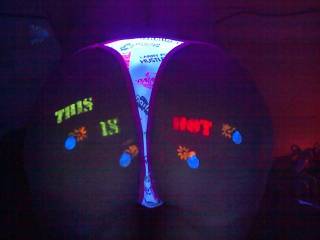 Playing w/ black light and some paint. Cumm play with me!