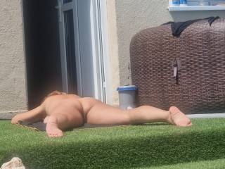 Can be sunbathe and have sex. Would you like to watch from next door or come over for a fuck me?