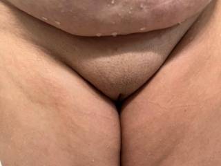 hey guy\'s anyone like or want some shaved milf pussy