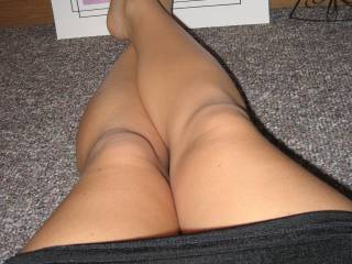OMG....I want to kiss and lick them, especially those cute knees.  Just awesome.  Thanks!!!!