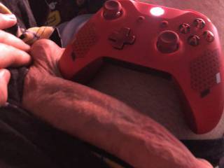 Anyone else like to play Xbox ? 😎