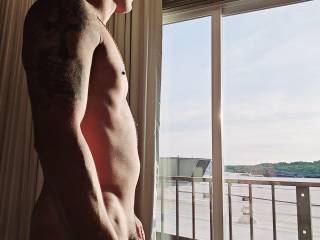 This was out the window of my hotel room, Whenever i get a hotel room i usually leave the blinds open day or night & I am nude the entire time im in the room its lead to alot of great Hook ups from couples, BBW, couple trans & Hella Twinks