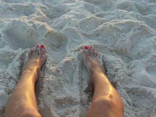 Pretty little toe's at the beach