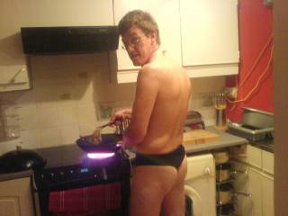 mmmm yes and a very sexy chef u was 2 u can cook my next meal naked plsss very sexy love ya gorgeous xxx