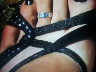 black nails and toe ring...almost too hot!