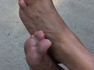 Girlfriend has sexy feet