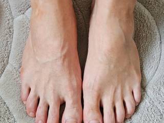Who else thinks my friends feet are stunning?