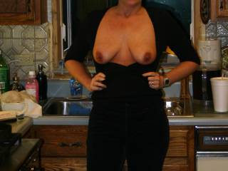 There use to be a cooking show called "The Barefoot Contessa".
Nina wants to bring it back as "The Bare Boob Cuntessa".

I don\'t think the Food Network is ready for it.