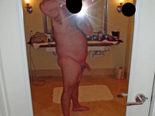 Weekend getaway at a luxury resort. Hubby snapping some nude pics of himself in the mirror before I give him a blowjob...and some pussy!