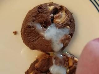 Cumshot on cookies