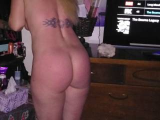 Got alittle burnt in the tanning bed but thats okay, i still have a big butt lol