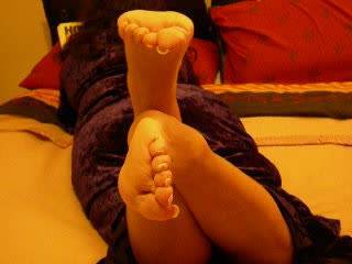 Pose those asian soles for us phuong!!!...nice view!!
