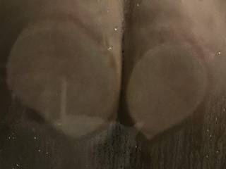 Lick the glass 👅