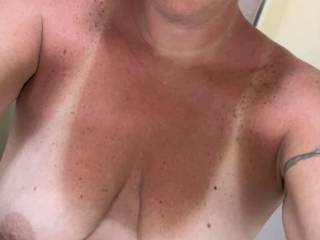 Married blonde MILF love to show me her tanlines