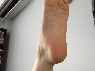 My gf foot posing for the camera right before taking a load on those pretty soles