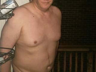 Lee trying to get his neighbors to look by standing naked at the door