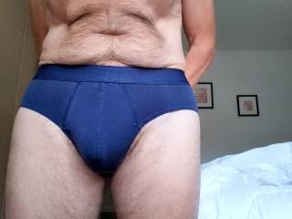 Any ladies liking the package? Would you like me to remove the packaging? If I get 10 likes I\'ll show what\'s contained in my pants.