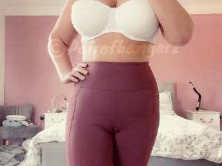 Just Yoga pants and cameltoe 🫦