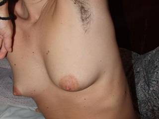 Her armpit hair looks exactly like her pussy hair. Mmmmm