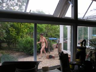 did'nt know hubby was filming while i was chilling outside!