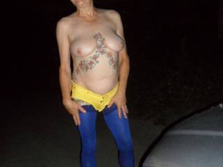 Hi 
popped out last night for a drive in the cool air
love being naked out doors
comments please
mature couple