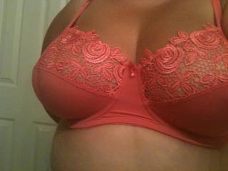i like your wifes new bra. It makes her breasts look that much more yummy!
