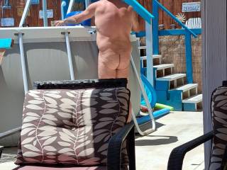 A new member to our nude club likes his cocks and has a nice tight ass