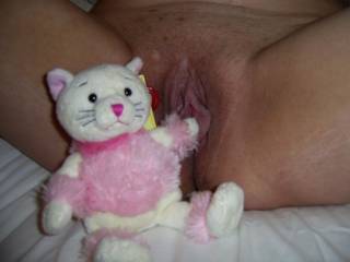 Pawwing Pussy.... Trying to get pussy purring