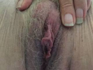 Maggy's hairy golden pussy