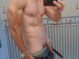 WOW what an awesomely sexy body!! ;-)