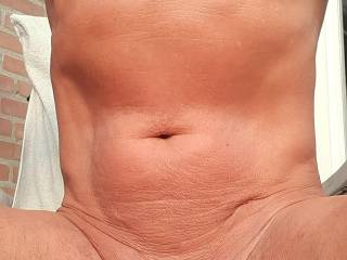 Enjoying the spring sun in the backyard 😎 Who wants to join 🥳