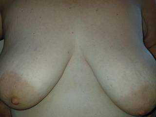 Love sucking these babies and sliding my cock in between them mmmmmmm