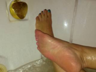 bath time feet