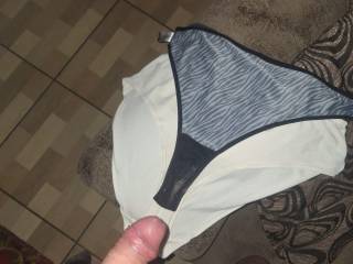 Going to cum on the panties