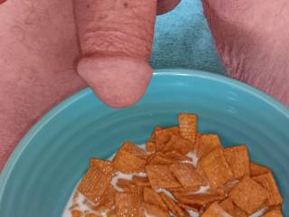 Adding some sweet juice to my cereal mmm