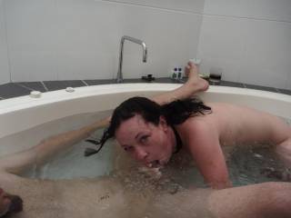 i just love sucking cock in the bath. who agrees it's the best?